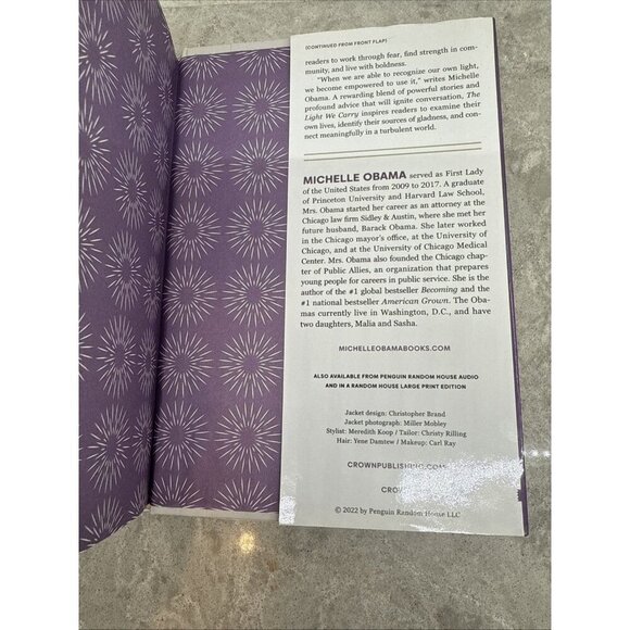 The Light We Carry: Overcoming in Uncertain Times, Michelle Obama. Hardcover New - Picture 10 of 10